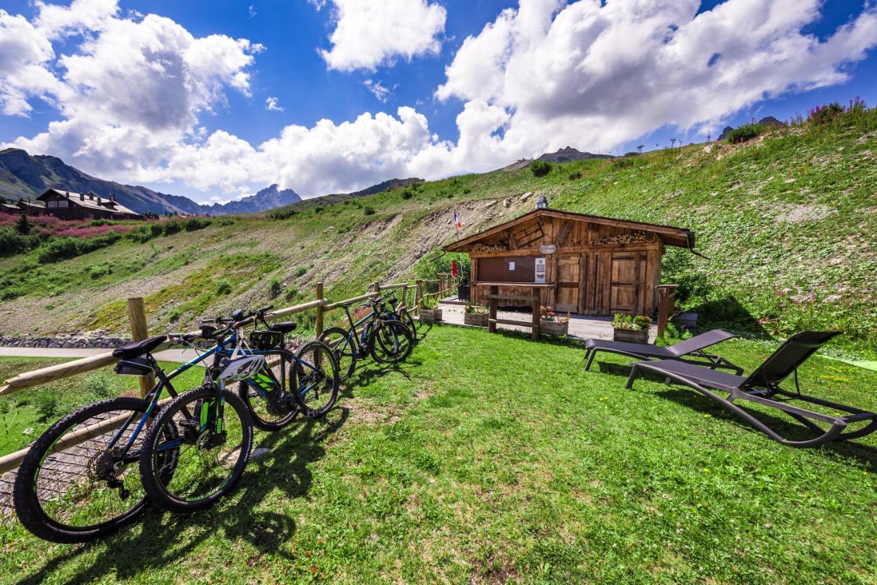 Hotel 3 Etoiles -Restaurant Le Pilatus Courchevel Exteriör bild