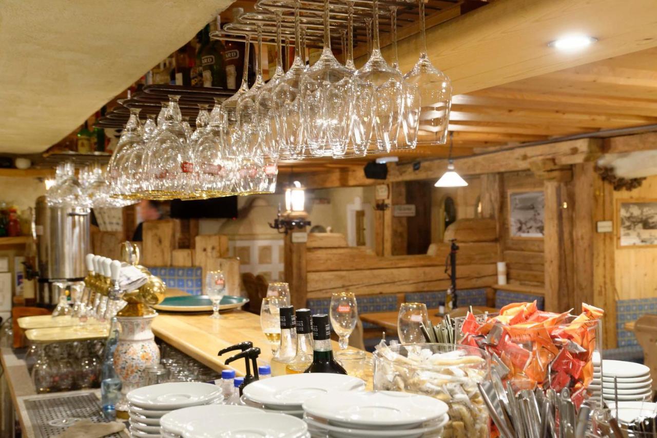 Hotel 3 Etoiles -Restaurant Le Pilatus Courchevel Exteriör bild
